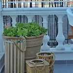 La Maison Bleue ליקסורי